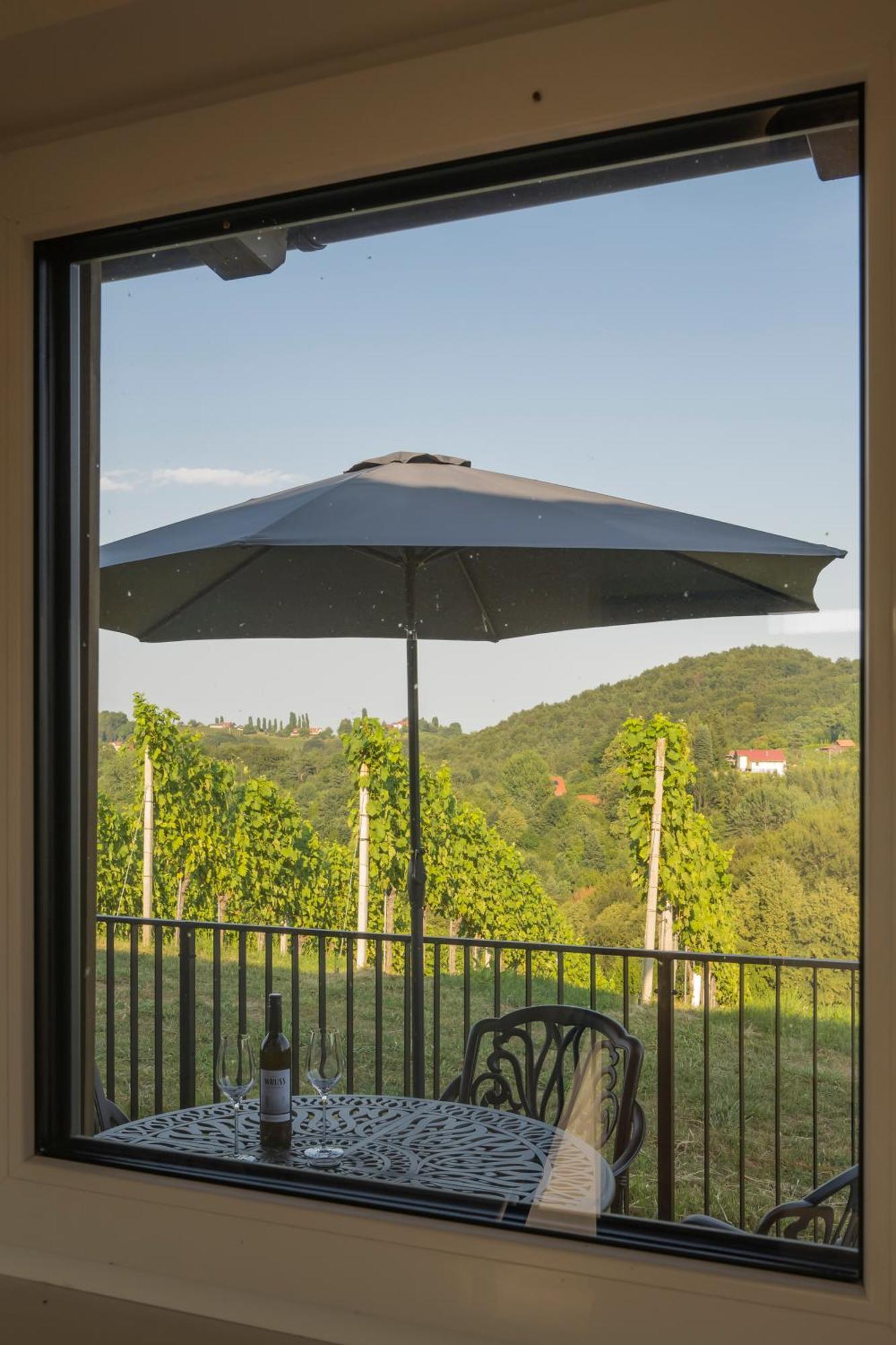 Weinzeit Chalets Гамлиц Стая снимка